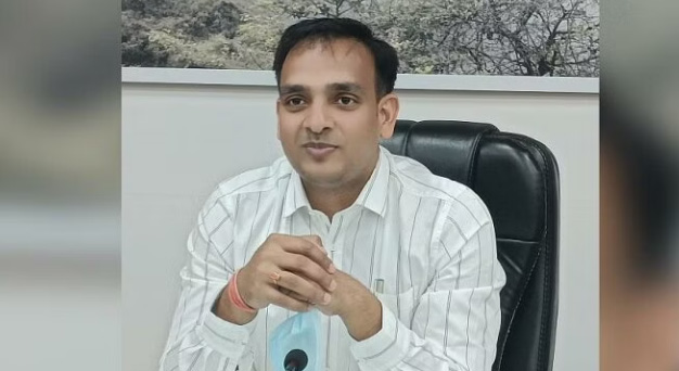 डीएम सौरभ गहरवार 