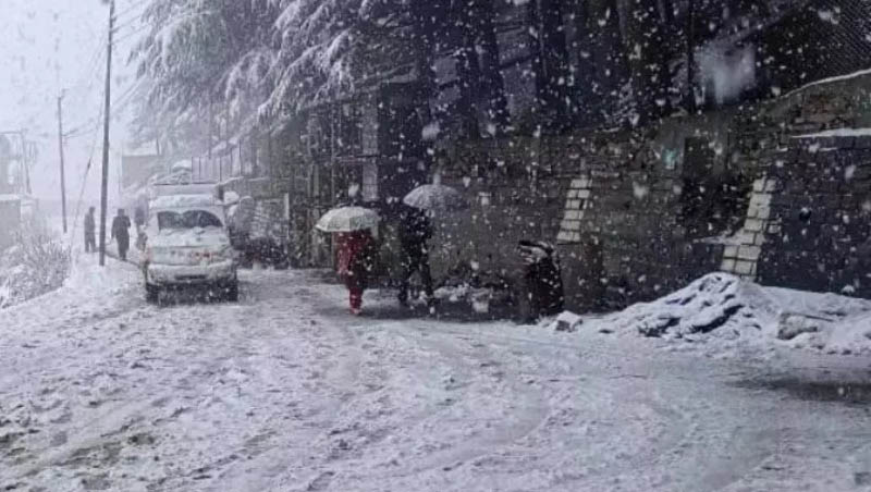 पहाड़ी इलाकों में बर्फबारी शुरू, खत्म हुआ बारिश का इंतजार