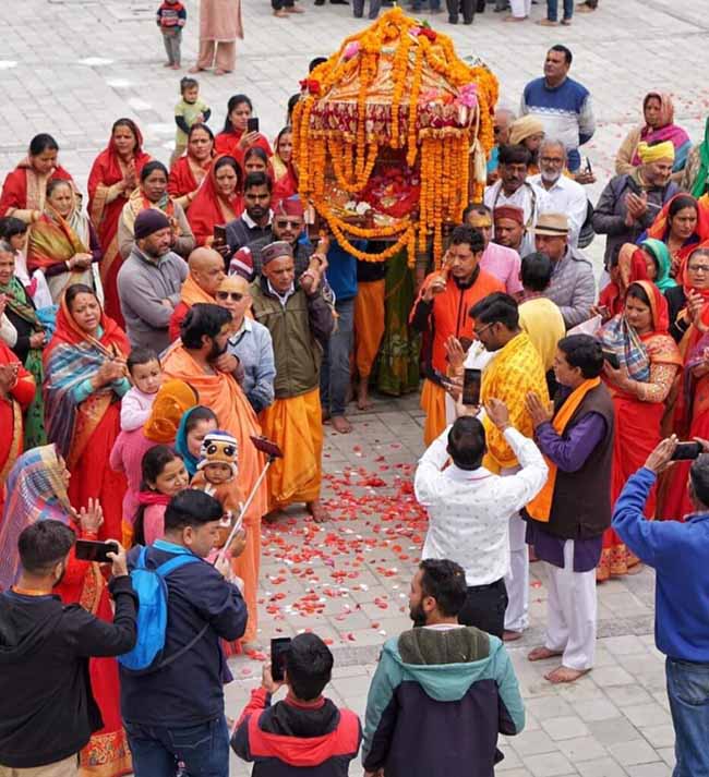 Gadhu Ghada Tel Kalash- महारानी, महिलाएं और तेल, जानिए गाडू घड़ा क्या है ?