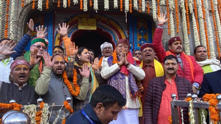 Shri Kedarnath Dham Video- जय बाबा केदारनाथ के जयकारे और खुल गए श्री केदारनाथ धाम के कपाट, देखें वीडियो …
