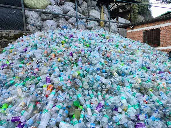 Plastic Waste in Joshimath- प्लास्टिक कचरे से माला-माल हुआ जोशीमठ