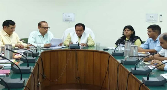 Teachers Salary Hike- शिक्षकों की बल्ले-बल्ले, बढ़ेगी तनख्वाह, शिक्षा विभाग में खुल रही हैं बंपर भर्तियां