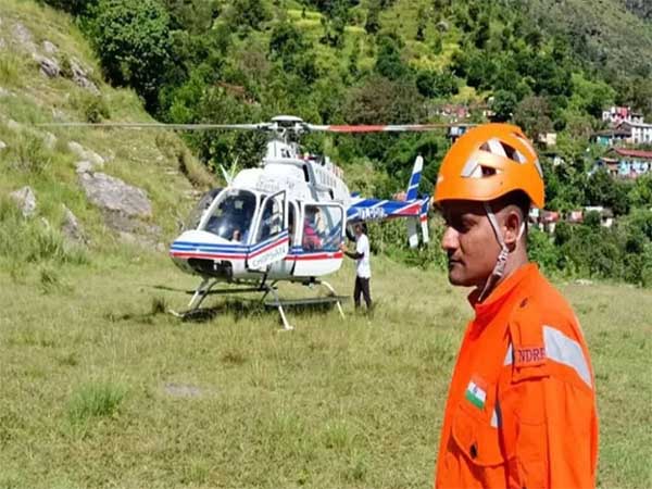 Adi kailash Rescue Operation-  भूस्खलन में फंसे कैलास यात्रियों का हेलिकॉप्टर से रेस्क्यू