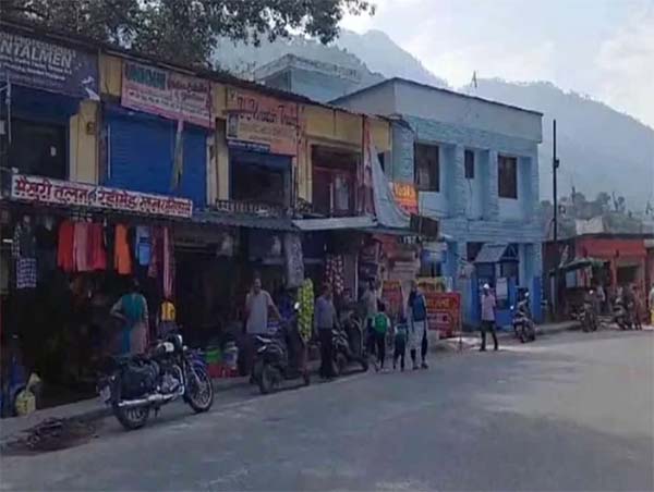 Tharali Update- हंगामे के बाद अब गौचर में हालात सामान्य, पुलिस-प्रशासन बरत रहा सतर्कता