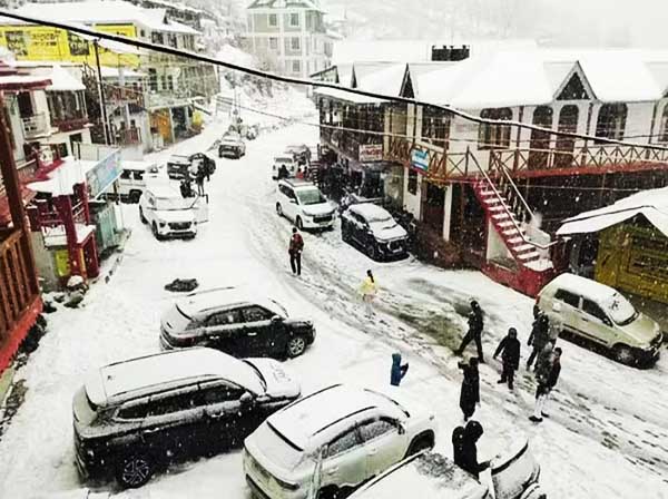 Snowfall in Uttarakhand- झमाझम बारिश-बर्फबारी के बाद चमके पहाड़