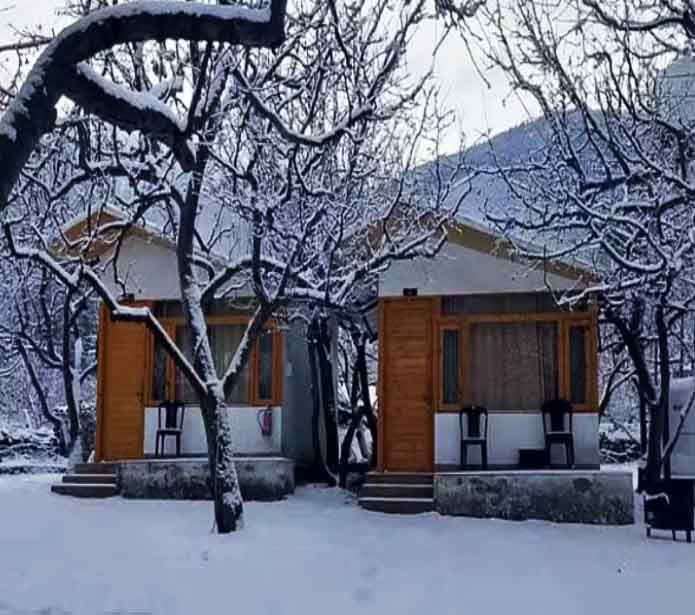 Heavy Snowfall in Uttarakhand- जमे जल स्रोत, पिघल रही बर्फ से प्यास बुझा रहे हर्षिल घाटी के लोग