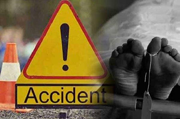 Lachchiwala Accident- सड़क पर लड़ते सांडों से भिड़ी स्कूटी, दो की मौत