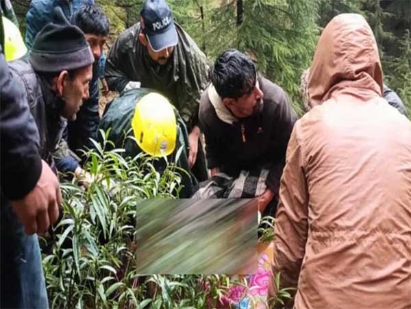 Lokhandi Car Accident- चकराता लोखंडी के पास कार खाई में गिरी, दो लोगों की मौके पर मौत