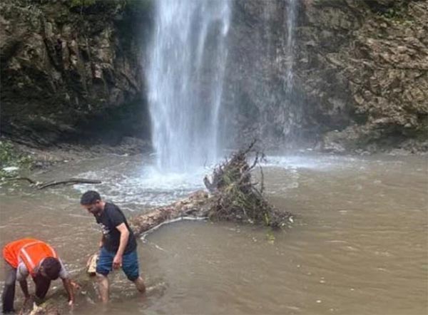 Tiger Fall Chakrata- चकराता टाइगर फॉल में झरने के साथ गिरा पेड़, दो की मौत…