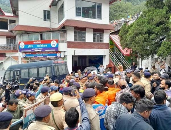 Nainital Rape Case- नैनीताल में फिर हुआ बवाल फिर सड़कों पर उतरी भीड़