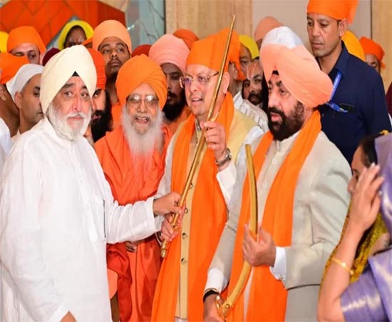 Hemkund Sahib Yatra 2025- हेमकुंड साहिब यात्रा का शुभारंभ, सीएम ने पहले जत्थे को दिखाई हरी झंडी