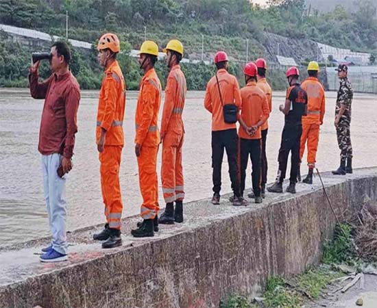 Rudraprayag Accident- अलकनंदा में जारी है जिंदगी की खोज, तीन शव बरामद, आठ लापता