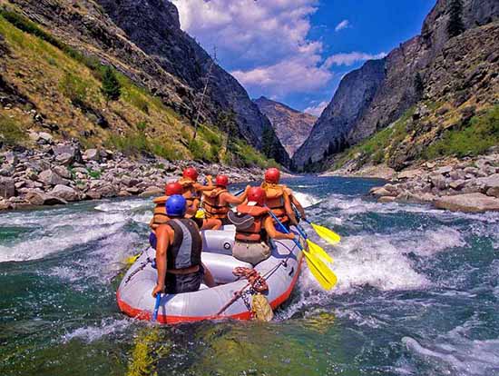 Temporary Ban on Rafting- गंगा में राफ्टिंग पर अस्थायी रोक, जलस्तर बढ़ने से निर्णय