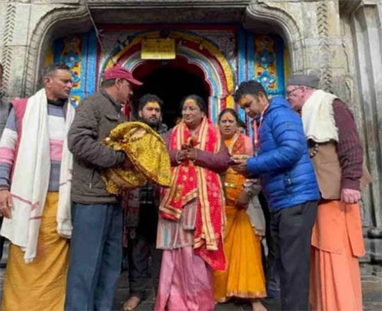 CM Rekha Gupta- उत्तराखंड यात्रा पर दिल्ली की मुख्यमंत्री रेखा गुप्ता, बद्री-केदार धाम में लिया आशीर्वाद