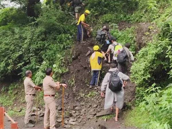 Kedarnath Yatra- चारधाम यात्रा पर फिर संकट के बादल, श्रद्धालु रास्ते में फंसे!