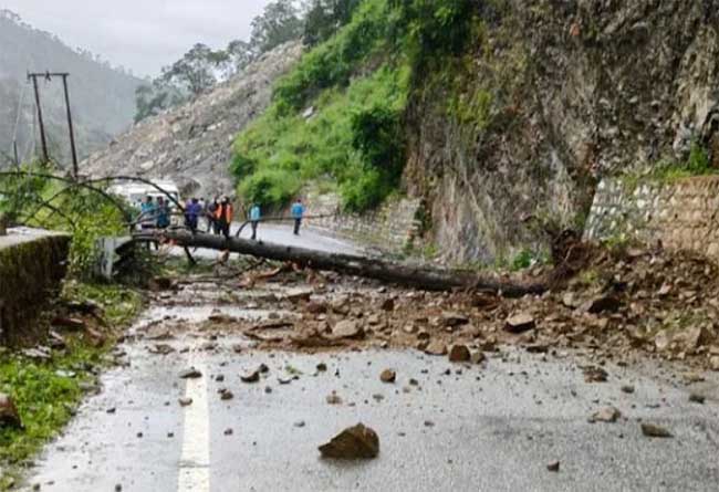 Char Dham Route Blocked- उत्तराखंड में फिर बरपा मानसून का कहर, चारधाम मार्ग अवरुद्ध, 59 सड़कें बंद