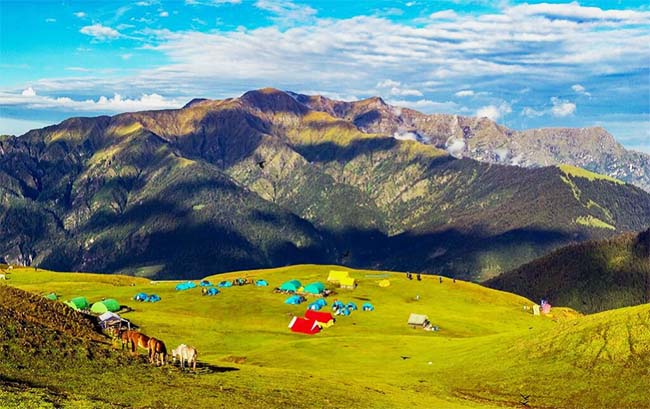 Uttarakhand Bugyals- हिमालय के बुग्यालों पर संकट, पर्यटन और प्लास्टिक ने बिगाड़ा संतुलन